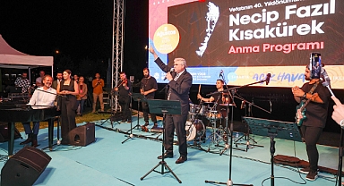 Yücen Arzen söyledi, Başkan Yüce eşlik etti: Millet Bahçesi’nde Necip Fazıl gecesi 