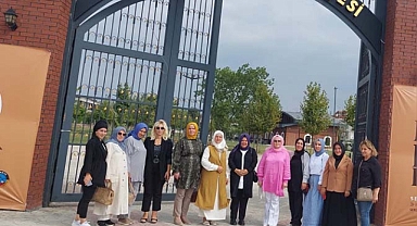 AK Kadınlar şehirde ve ilçelerde yapılan eserleri ziyaretlerine devam ediyor 