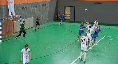 Büyükşehir Hentbol Trabzon’u farkla geçti 33-42 