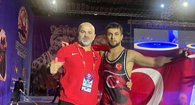 Büyükşehirli güreşçi dünya şampiyonu oldu 