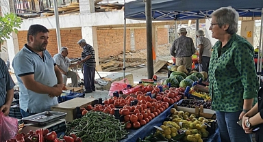 CHP MİLLETVEKİLİ AYÇA TAŞKENT TARAKLI’DA PAZARI GEZDİ 