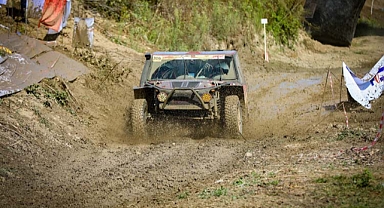 Türkiye'nin en iyi off-road pilotları Sakarya’da tozu dumana katıyor 