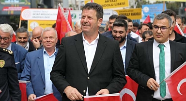 Akyazı’da coşkulu Cumhuriyet yürüyüşü 