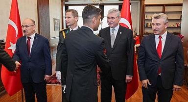 “Bu bayrak nice yüzyıllar gururla dalgalanacak” 