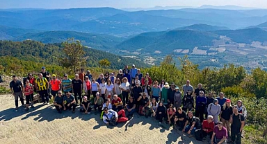 Doğa tutkunları bin 54 rakımda doyumsuz bir manzaraya ulaştı 