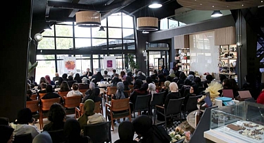 Yazar Zeki Bulduk sanat dostlarıyla Nehir Çikolata’da buluştu 