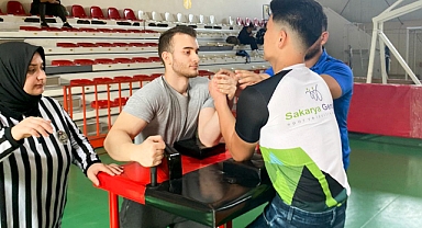 100. yıla özel bilek güreşi turnuvası 