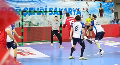 A Milli Hentbol Takımı Sakarya’da kazandı; Tribünler kırmızı-beyaz 