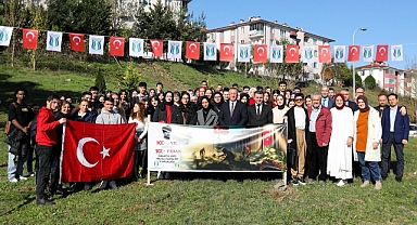 Cumhuriyetin 100. yılı anısına Diktikleri fidanlara şehitlerin isimlerini verdiler