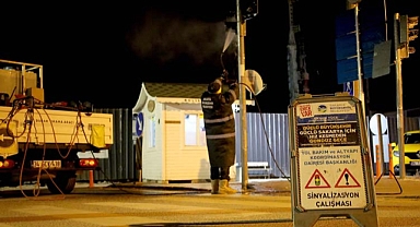 Büyükşehir’den trafik ışıklarında temizlik mesaisi 