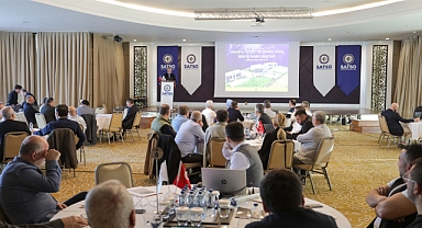  Doç. Dr. Atılım Murat Türkiye Ekonomisinin Gelecek Projeksiyonunu SATSO Çalıştayı'nda Değerlendirdi 