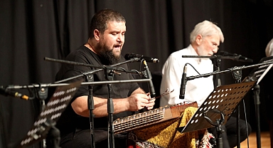 Mevlâna gecesinde duygu seli: “Her bir kelamı geleceğe ışık…” 