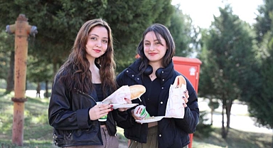 Teknoloji Fakültesi’nden köfte ekmek ikramı 