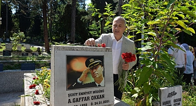 ŞEHİT A.GAFFAR OKKAN MEZARI BAŞINDA ANILACAK 