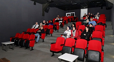 Sinemaseverler OSM’de film gecesinde buluştu 