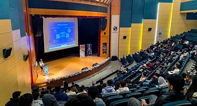 Teknoloji Zirvesi’nde iş dünyasıyla buluştular 