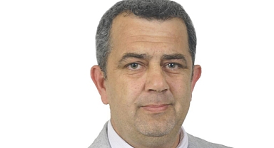 AK Parti Yönetim Kurulu Üyesi Partiden İstifa Etti 