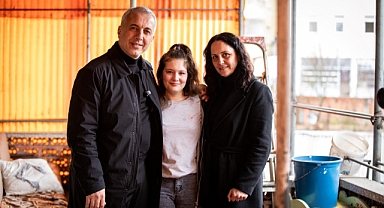 BAŞKAN BABAOĞLU, KENDİSİNİ GÖREMEDİĞİ İÇİN ÜZÜLEN BUSENUR’A SÜRPRİZ YAPTI 