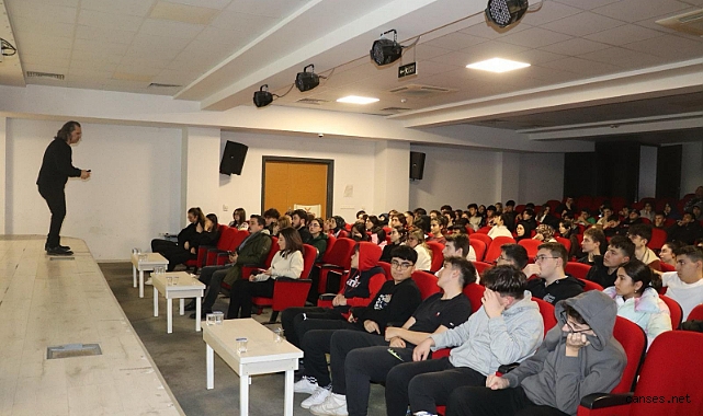 YKS ve LGS’ye Hazırlanan Öğrencilere ‘Anlayarak Hızlı Okuma ve Taktiklerle Paragraf Eğitimi’ Seminerleri Veriliyor.