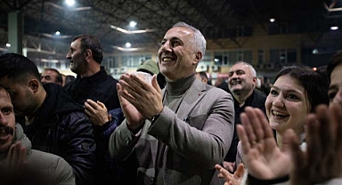 BAŞKAN BABAOĞLU GENÇ KARADENİZLİLER GECESİNDE HORON OYNADI 