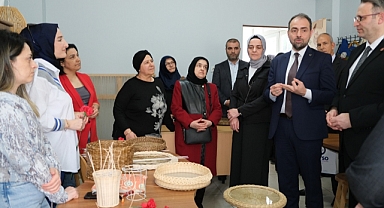 Büyükşehir Belediye Başkan adayı Ayhan, “Kadınlarımızın el emeklerini e-ticaret’e taşıyacağız” 