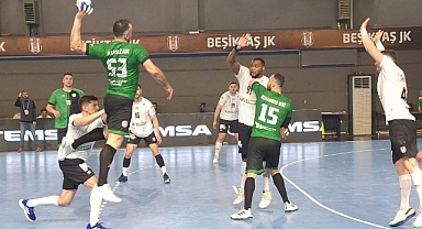 Büyükşehir Hentbol liderliği Beşiktaş’tan aldı: 43-38 