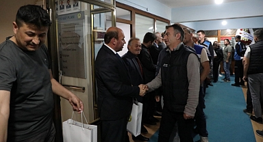 Ferizli Belediye Başkanı Mehmet Ata Personeliyle Bayramlaştı 