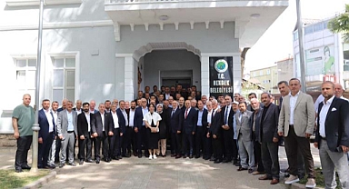 HENDEK’Lİ MUHTARLAR BAŞKAN İRFAN PÜSKÜLLÜ’YÜ ZİYARET ETTİ 