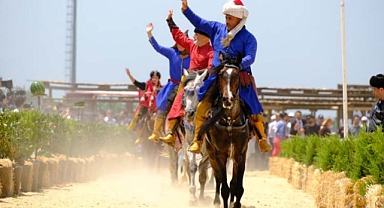 Adapazarı Belediyesi Etnospor Kültür Festivali’nde Başkan Işıksu, Bilal Erdoğan ile Buluştu 