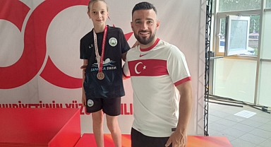 Sapancalı Minikler Madalyaya Kulaç Attı