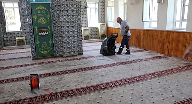 Serdivan’da Camilerde Bayram Temizliği 