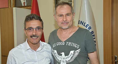 Erenler Belediye Başkanı Şenol Dinç, Ses Sanatçısı Akif Yener’i Belediyede Ağırladı 