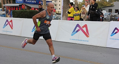 1773 sporcunun ter döktüğü nefes kesen koşunun şampiyonu Sakaryalı isim oldu 