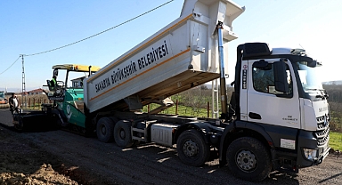 Söğütlü’nün kırsalındaki iki mahallede asfalt hamlesi 