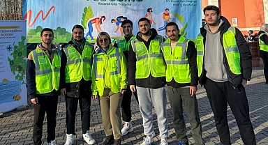 Sürdürülebilir bir yaşam için koşarak çöp topladılar 