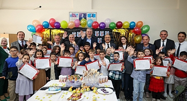 Başkan Osman Çelik Miniklerin Karne Heyecanına Ortak Oldu 