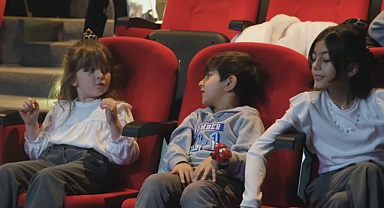 Karnesini alan minikler Büyükşehir’in film gösterimi için OSM’nin yolunu tuttu 