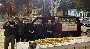 Sakarya İpekyolu Derneği Mirac Kandili’nde Taraklı’da Yunuspaşa Camii’nde Helva İkramı