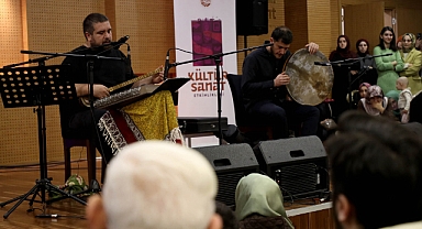 Santurun ustası Sedat Anar Sakarya’da müzikseverleri ‘Şeyh Galip’ tınılarıyla büyüledi