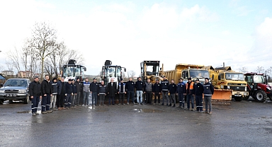 FERİZLİ BELEDİYESİ KARLA MÜCADELEYE HAZIR 