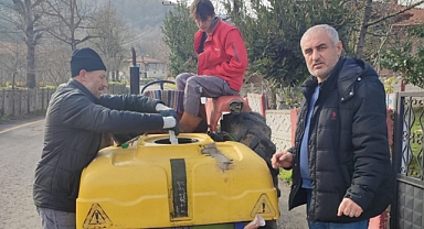 Kışlaçay Mahallesinde Kokarcalara karşı önlem amaçlı ilaçlama yapıldı. 