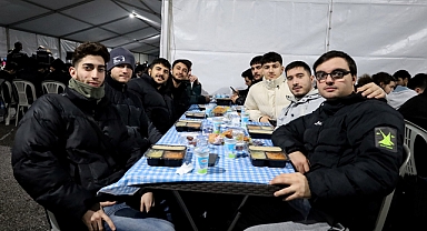 Büyükşehir’den bir Ramazan geleneği Farklı renklerden binler yine aynı sofrada 