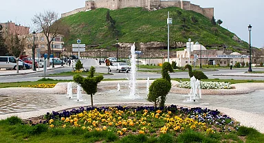  Gaziantep'te tarihi bölgede otopark sorununa pratik çözüm!