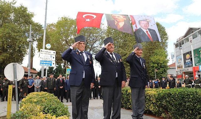 HENDEK’TE 19 EYLÜL GAZİLER GÜNÜ TÖRENLE KUTLANDI