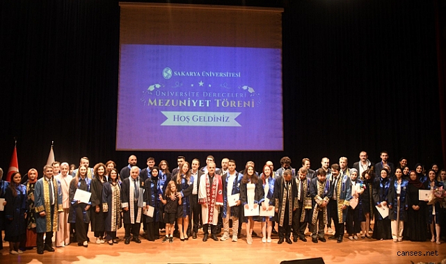 Sakarya Üniversitesi Derece Töreni, Öğrencilerin Başarılarını Taçlandırdı