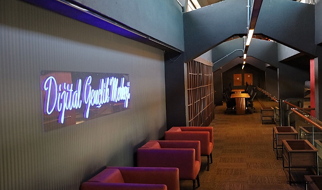 Yazılım dünyasına ilk adımı atmak isteyenler gençlere büyük fırsat: Dijital Gençlik Merkezi kapılarını açtı, kayıtlar başladı