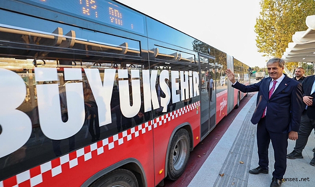 Yusuf Alemdar Metrobüs yolculuğunda vatandaşlaydı: “Ulaşımda attığımız her adım geleceğe dönük, bütüncül bir yaklaşımın ürünüdür”