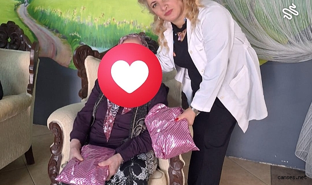 Bir makas darbesiyle iyilik; Hayriye Tatlı Sarı’dan gönüllü saç kesimi hizmeti