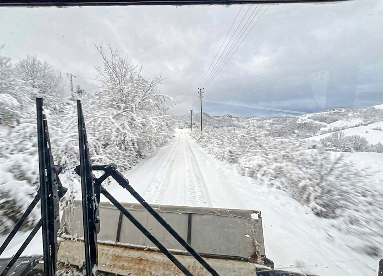 KARLA MÜCADELEDE NEFES KESEN MESAİ: 31 YOL AÇILDI, EKİPLER ZİRVEDE! 