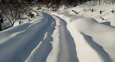 Akyazı’da Beyaz Esaretle 7/24 Mesai: Kar Kalınlığı 1 Metreyi Buldu!